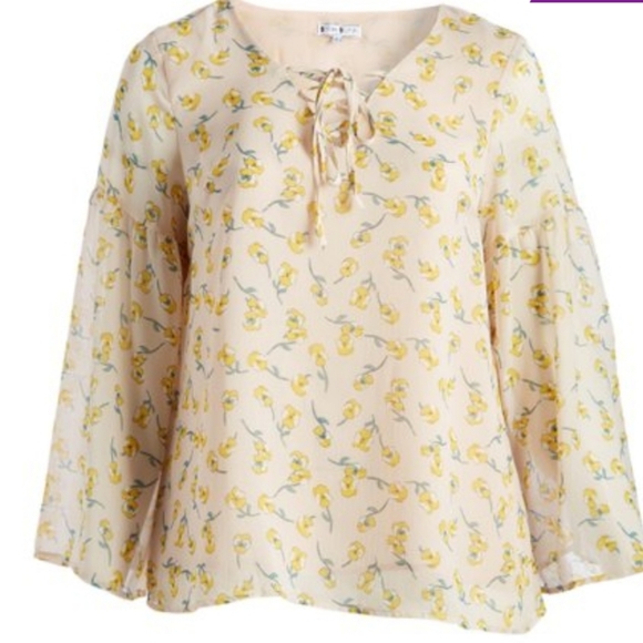 VERONA COUTURE Tops - 🔵🆕️Yellow & White Floral Lace-Up Swing Top